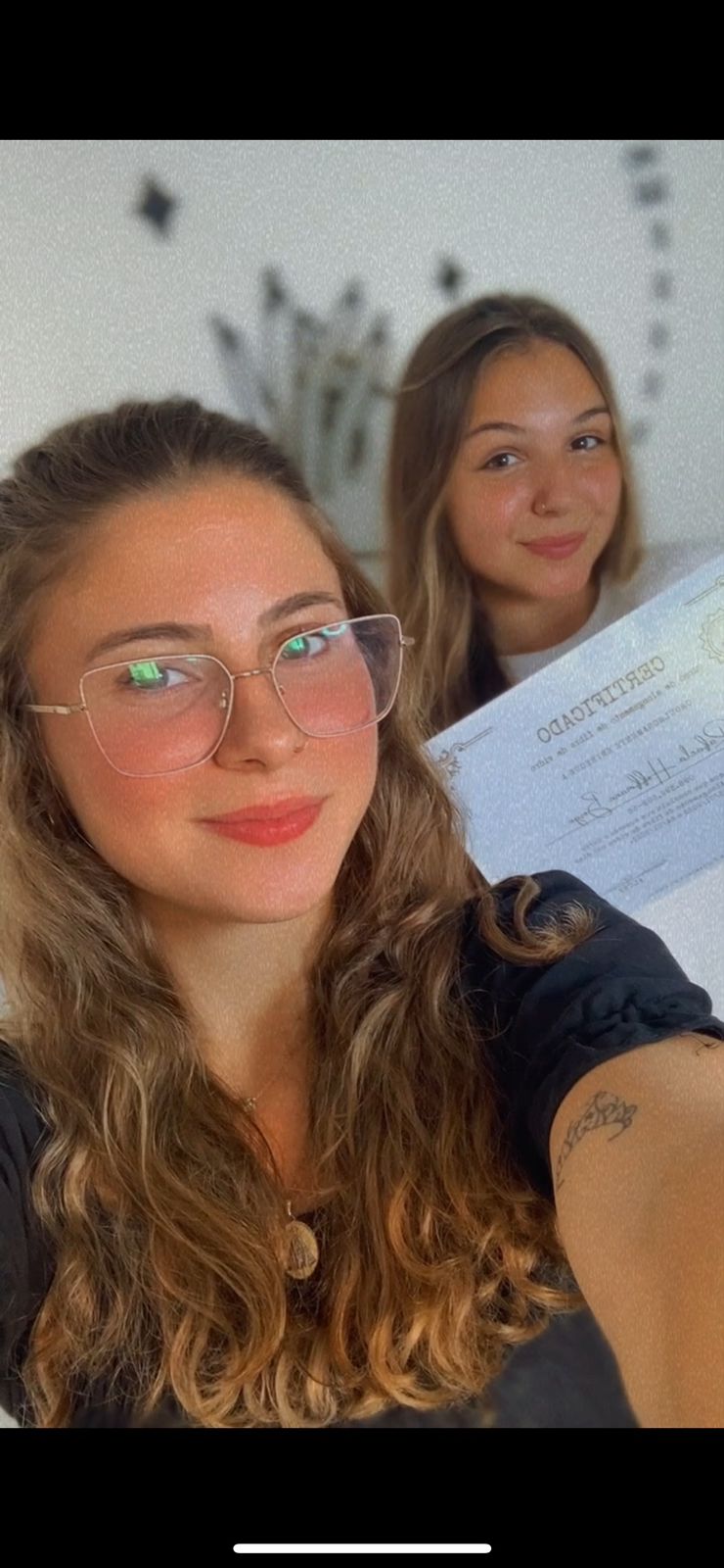 Aluna Rafaela com certificado